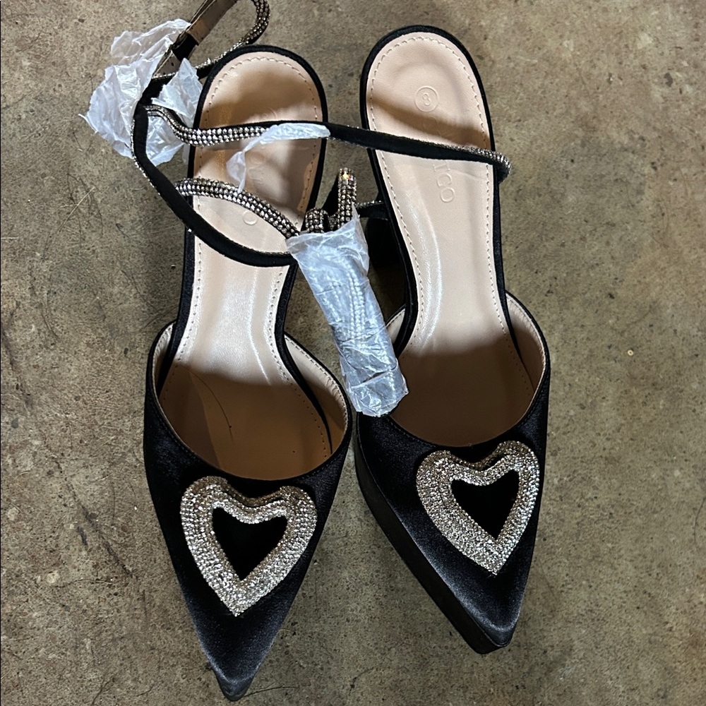 Coutgo Elegant Black Heart Rhinestone Embellished Women's Platform Heels